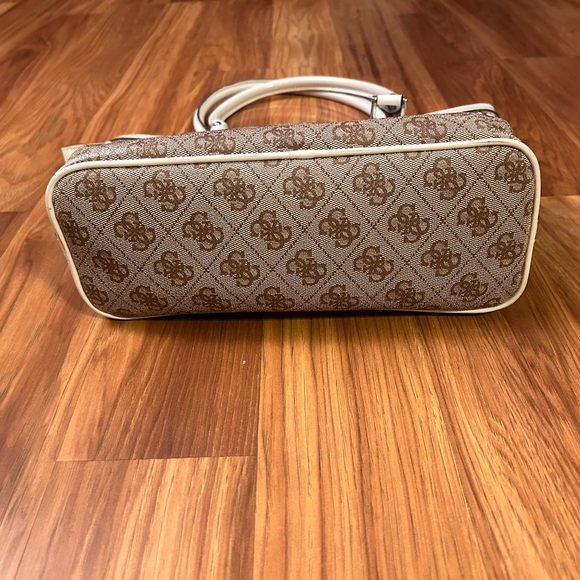 Guess purse brown and white - Picture 5 of 5